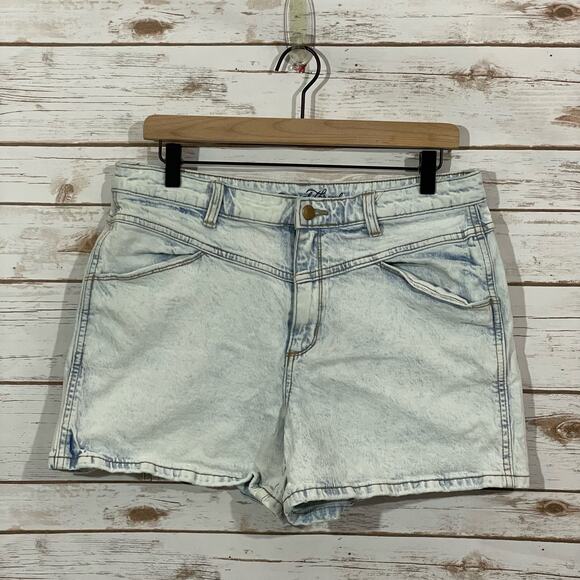 Universal Thread High-Rise Midi Jean Shorts - Light Wash - 14/32 - Picture 5 of 7